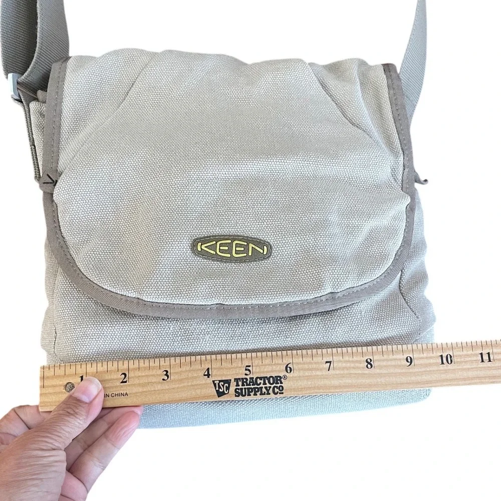 KEEN Hybrid Transport Messenger Bag Tan Canvas Crossbody Small Gorpcore‎ Travel
